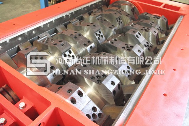廢鋼撕碎機